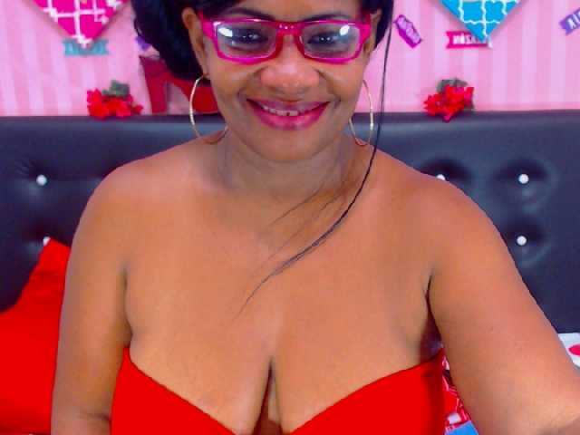 Fotos AdaBlake Welcome to my room! let's have a horny morning #lovense lush: #allnatural #ebony #pussy #squirt #latina bigtits #bigass - #cum show at goal!
