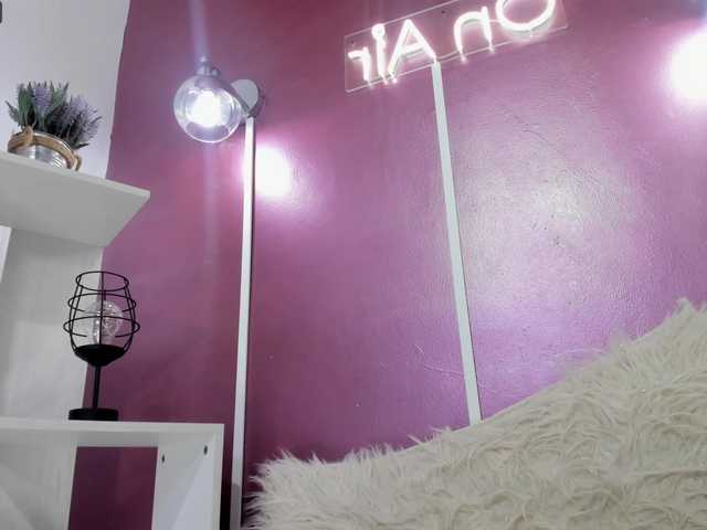 Broadcast Screenshots AlexaGomez