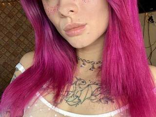 Erotisk videochat Alice-Yui