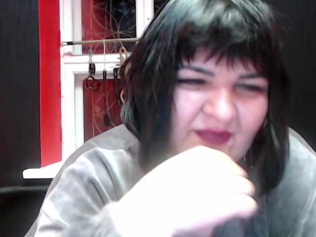 Broadcast Screenshots AliraDom