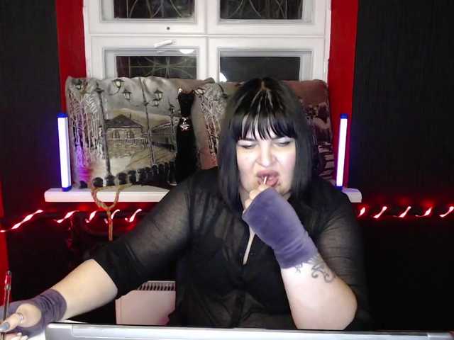 Broadcast Screenshots AliraDom