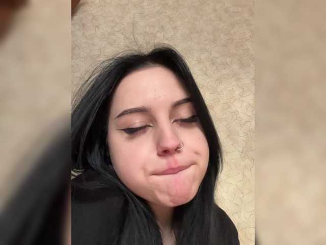 Broadcast Screenshots Alisha-dark