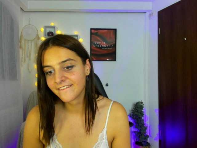 Fotos Amy-Kush Hi !Im a #new and #naughty #teen here. . Join me for some fun