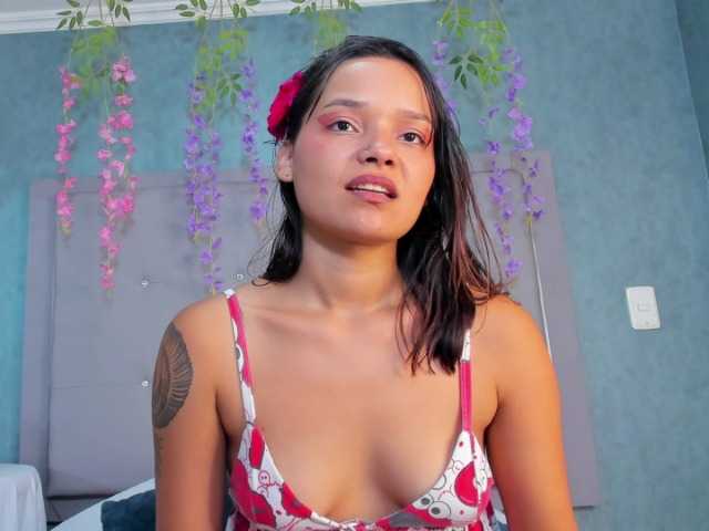 Broadcast Screenshots amy-white