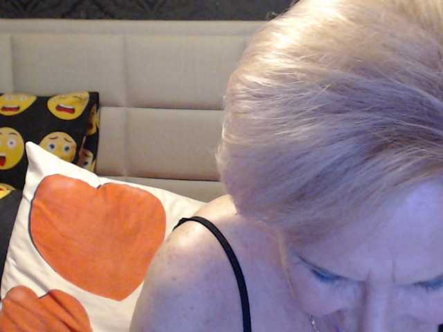 Fotos ANGELGRANNY welcom guys..pm..50 tk..pussy or ass..100..tits or feet..50..let s have fun