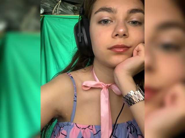 Broadcast Screenshots AnnaCow13