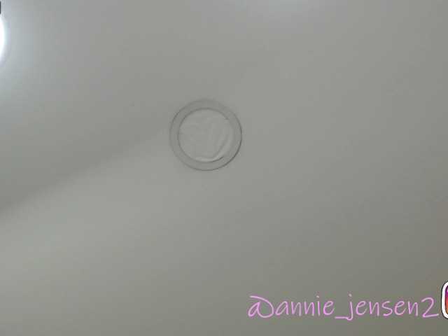 Broadcast Screenshots annie-jensen