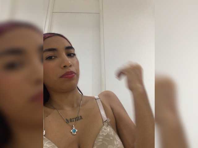 Broadcast Screenshots annikha-09