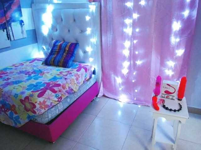 Broadcast Screenshots ashly-queens