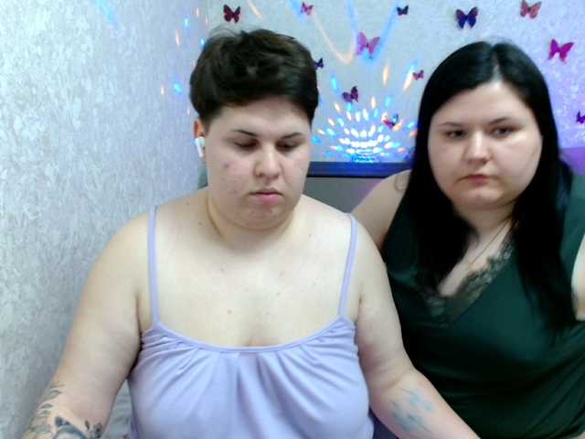 Broadcast Screenshots BeckyAndEllen