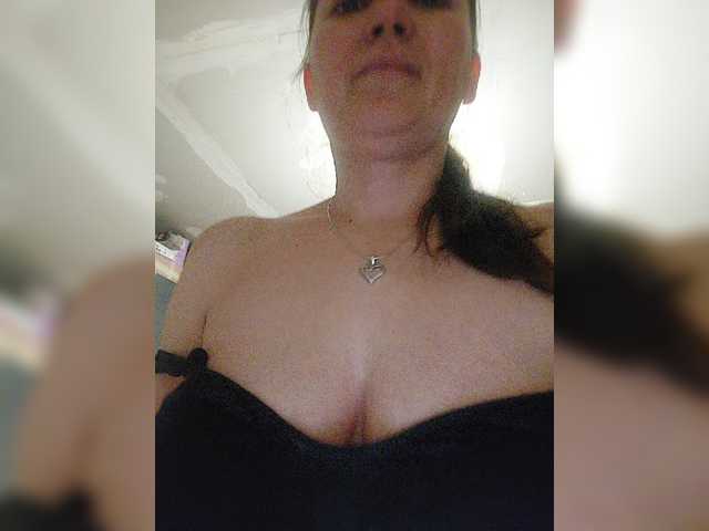 Fotos Bellashow Breasts....70 tokensPussy....150 tokensInserted dildo in pussy.....400 tokensFully undressed..... 200 tokensHi guys a little help if you like me so i can finish renovating my house .....5000 tokens Thanks i kiss you
