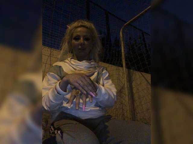 Broadcast Screenshots blondalina