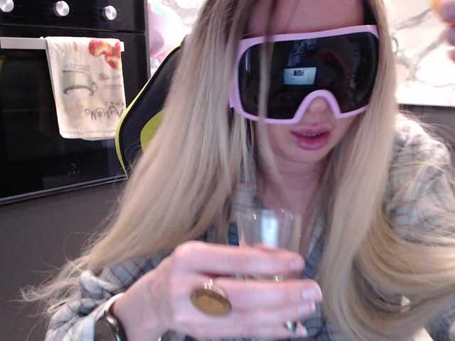 Broadcast Screenshots blondalina