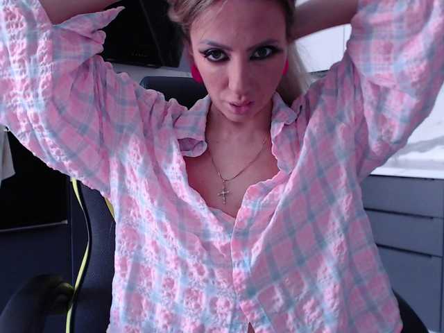 Broadcast Screenshots blondalina