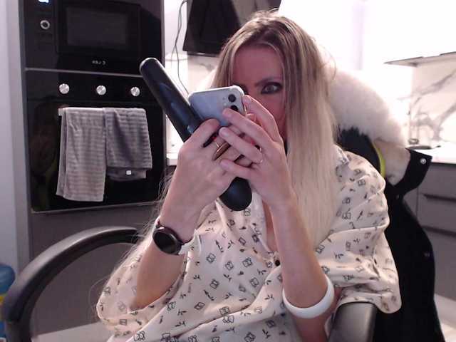 Broadcast Screenshots blondalina