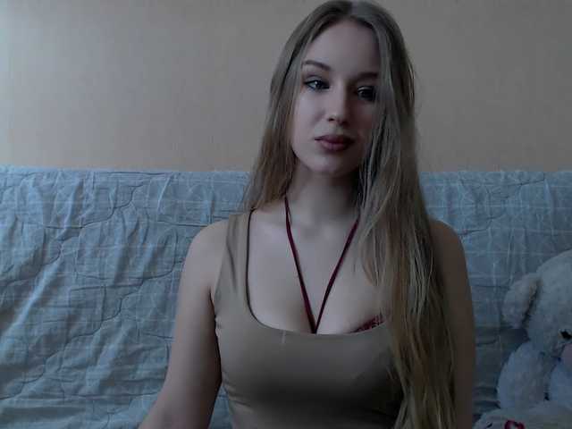 Fotos BlondeAlice Hello! My name is Alice! Nive to meet you. Tip me for buzz my pussy! I love it! Take me in my pvt chat first! Muah!