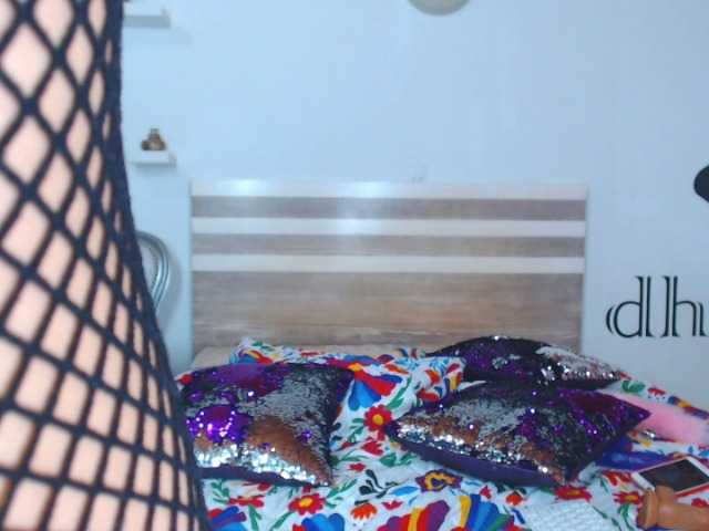 Broadcast Screenshots candy-issa