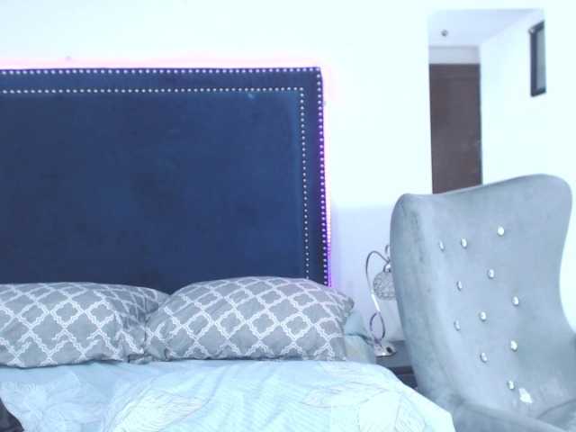 Broadcast Screenshots CarolineJames