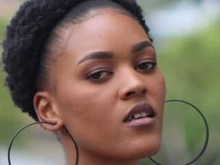 Erotisk videochat Carry-Brie