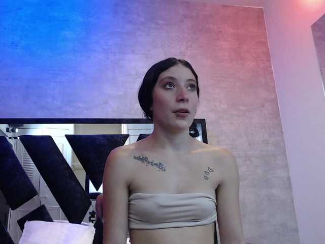 Broadcast Screenshots chloe-mor