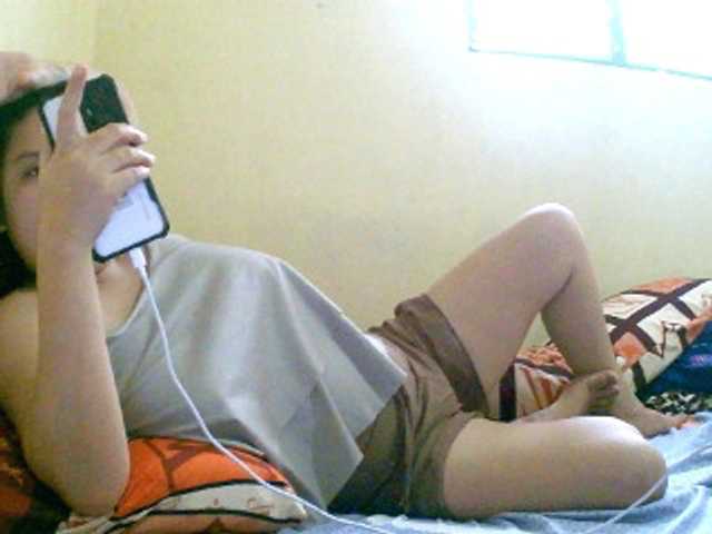 Broadcast Screenshots Cristine27