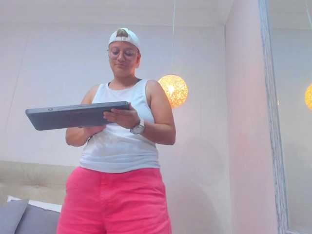 Broadcast Screenshots CristinStewar