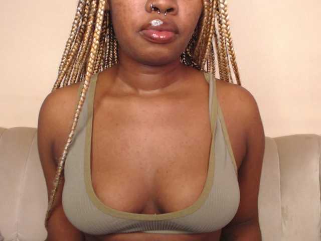 Broadcast Screenshots Curvyblaire18