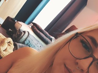 Erotisk videochat Curvymelli97