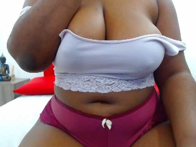 Fotos DarnellQueen Run your tongue through my body make your way down to my #pussy and endulge yourself with my body @goal #squirt #ride #dildo / #bbw #latina #lush #hitachi #bigass #bigboobs #ebony