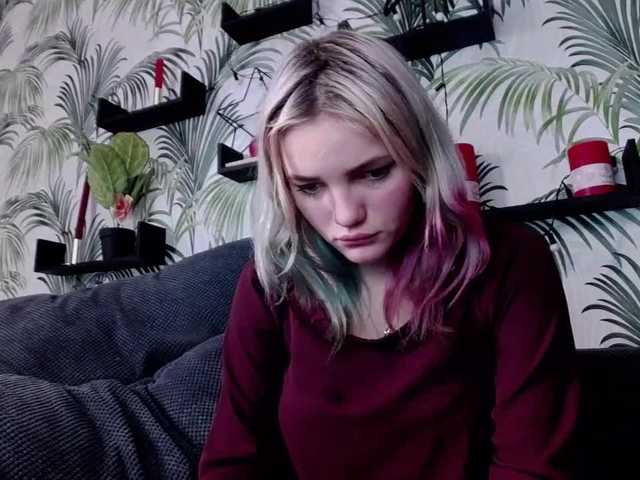 Broadcast Screenshots DellaHolt