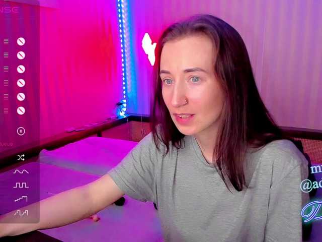 Broadcast Screenshots DellyRoze