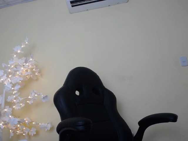 Broadcast Screenshots DEVANY-REY