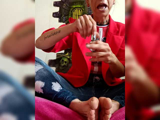 Broadcast Screenshots SexyMilfMom4VOYERS