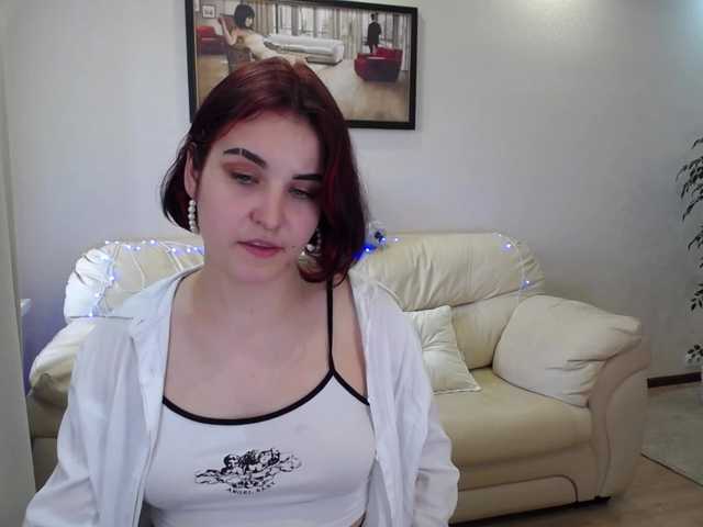 Fotos DizzyingCharm Hello guys! Happy see you in my room) Im first day here! Lets chat and have fun together! PVT ON) if you like my smile tip me 33 toks! kisses