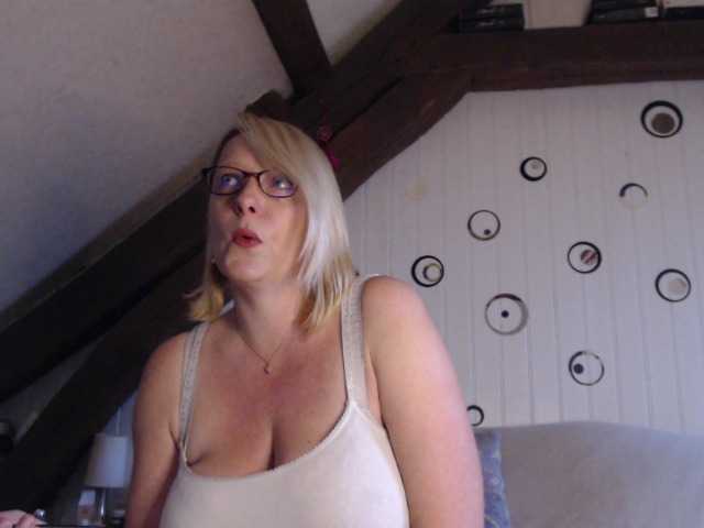 Broadcast Screenshots EleannaRose