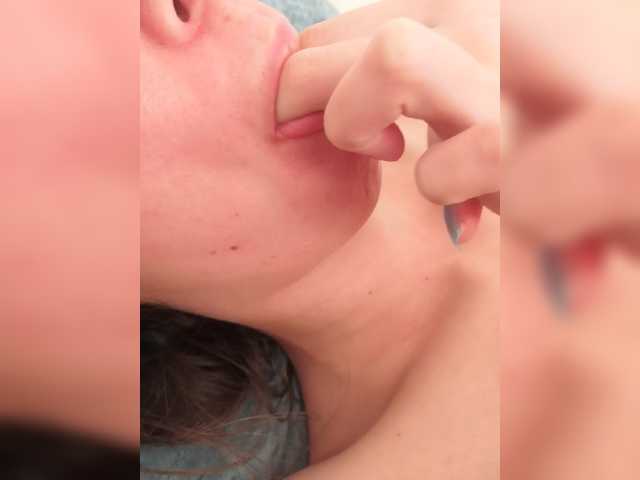 Broadcast Screenshots ELENA-PUSSY