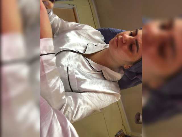 Broadcast Screenshots Girl_Smile