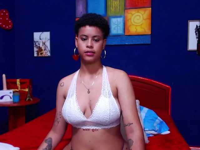 Broadcast Screenshots Emanuela-Rose