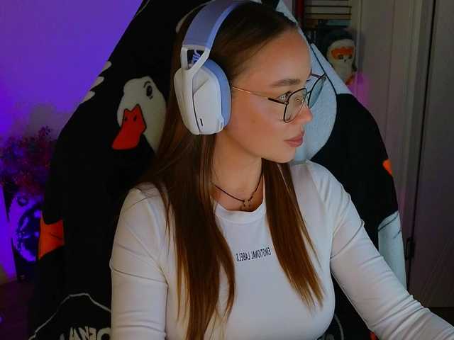 Broadcast Screenshots Emili1-