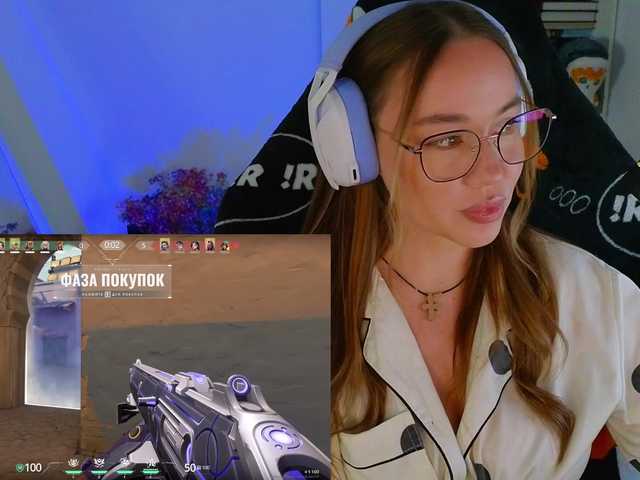 Broadcast Screenshots Emili1-