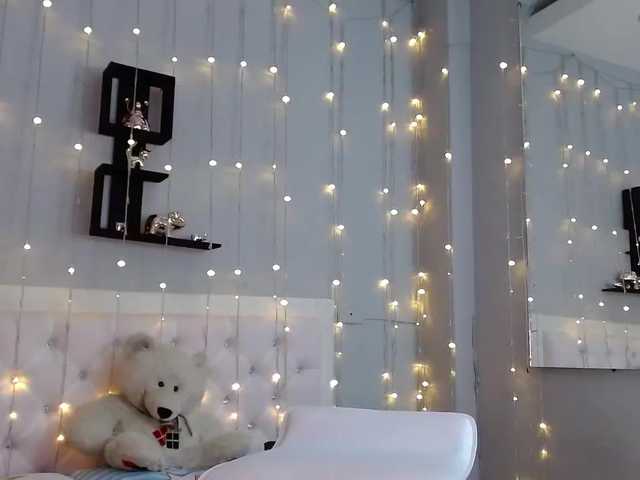 Broadcast Screenshots EmilyFox