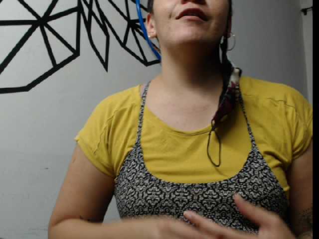 Broadcast Screenshots EmmaCharlotte
