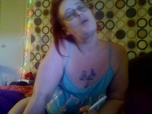 Fotos EmpressWillow Happy Friday I’m back. #bbw #goddess #kink #submissive #tits #ass #pussy #smoking #bellylove #sph #mommy #edging #findom #feet #tease #daddy #c2c #findom #paypig catch my vibe