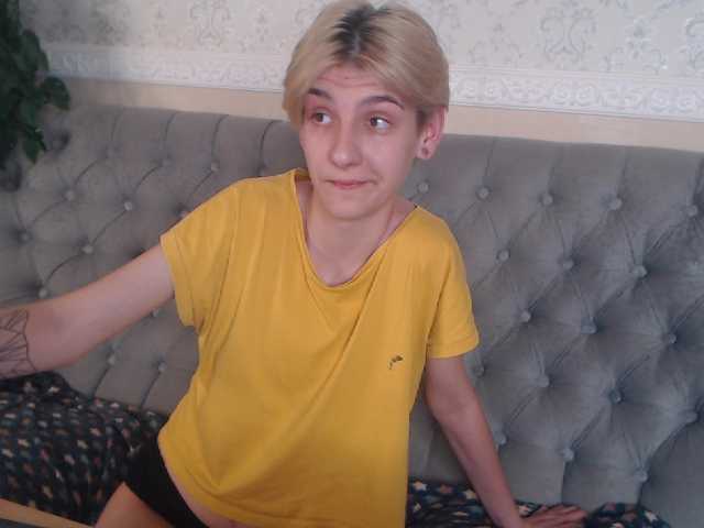 Broadcast Screenshots ErikaLis