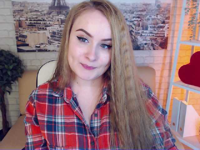 Broadcast Screenshots EvietteMoore