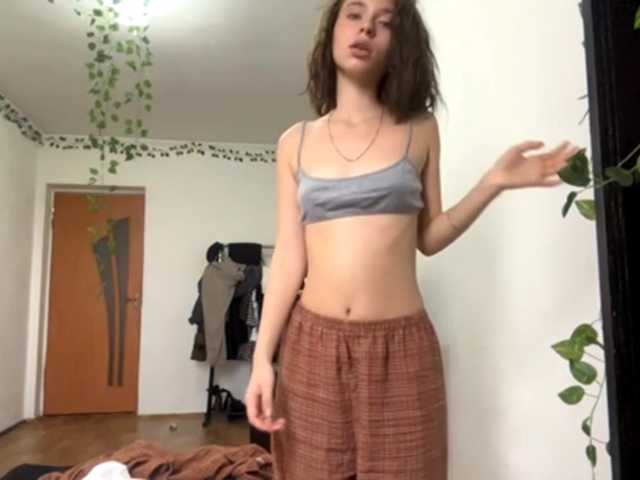 Broadcast Screenshots EvonneHeally