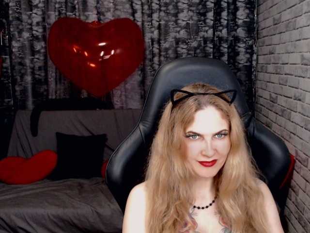 Broadcast Screenshots FetishDreams