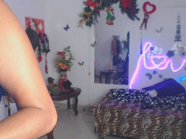 Fotos flacapaola11 If there are more than 10 users in my room I will go to a private show and I will do the best squirt and anal show