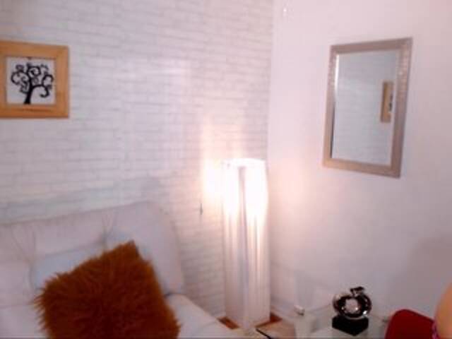 Broadcast Screenshots GiannaWatson