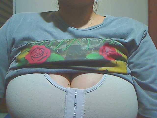 Fotos GIOVANNA-SEX Welcome To my Room Guys...If u love me 1.000tks...or If you want to give me a day off 10.000tks...Open your cam ? 30tks...Squirt 500tks...